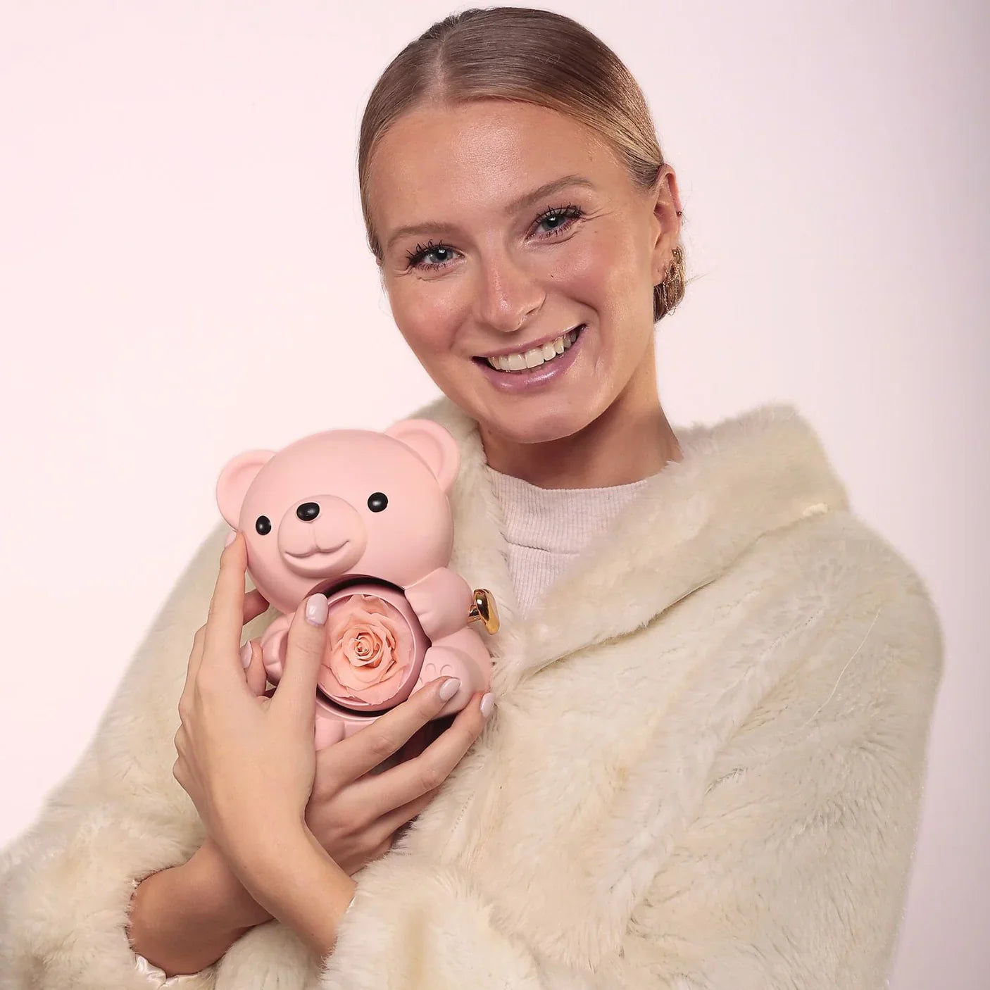 Ikuinen ruusunalle & personoitu kaulakoru